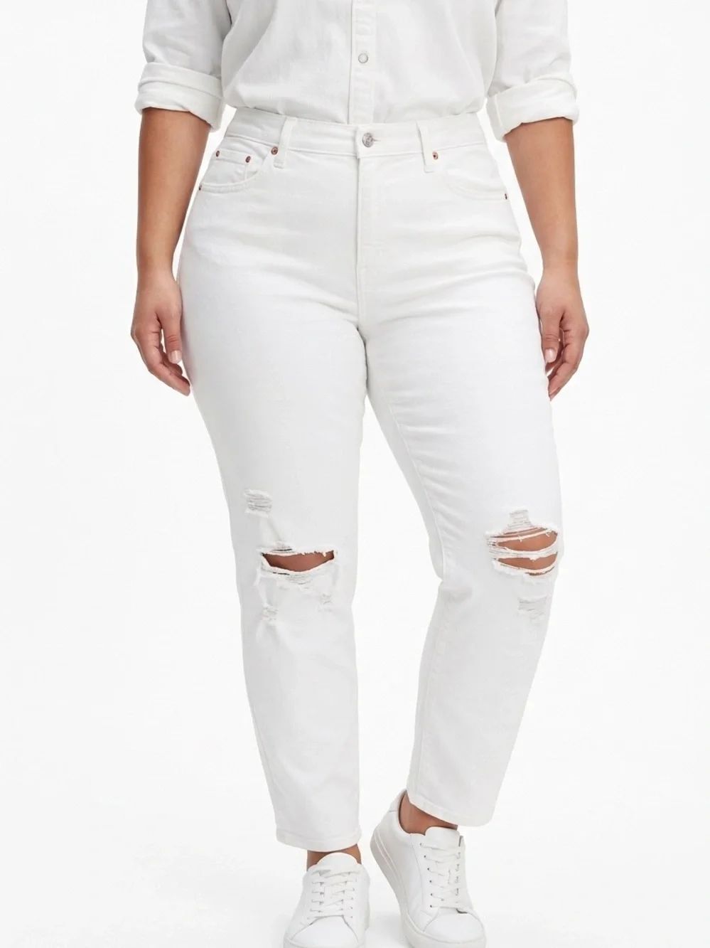 EXPRESS | White Mid-Rise Distressed Denim Boyfriend Jeans Women’s Size 6 Petite